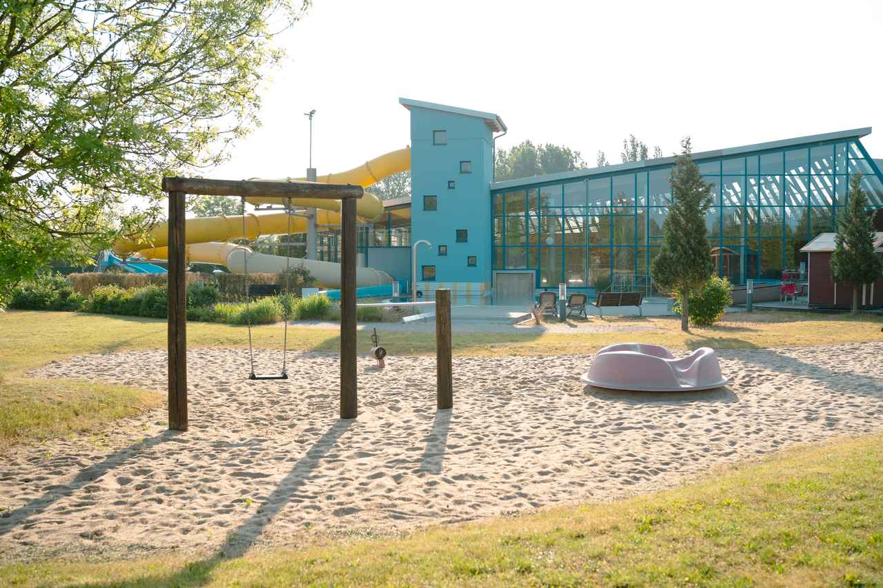 Spielplatz – Bild 1
