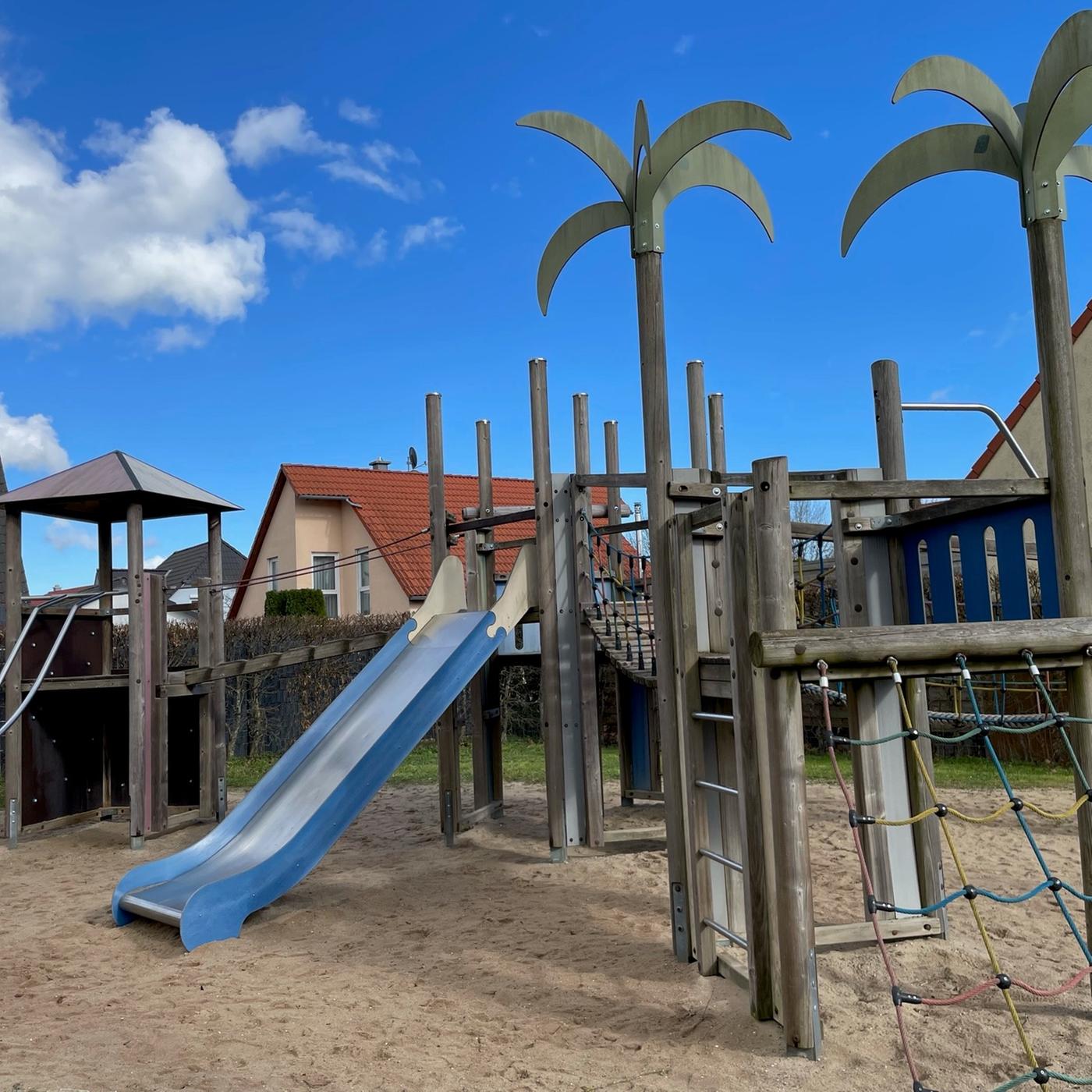 Palmen Spielplatz – Bild 1