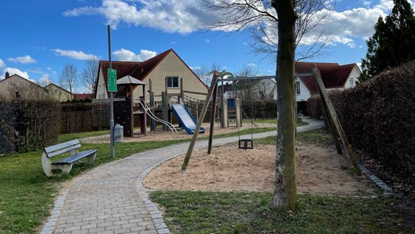 Palmen Spielplatz – Bild 2