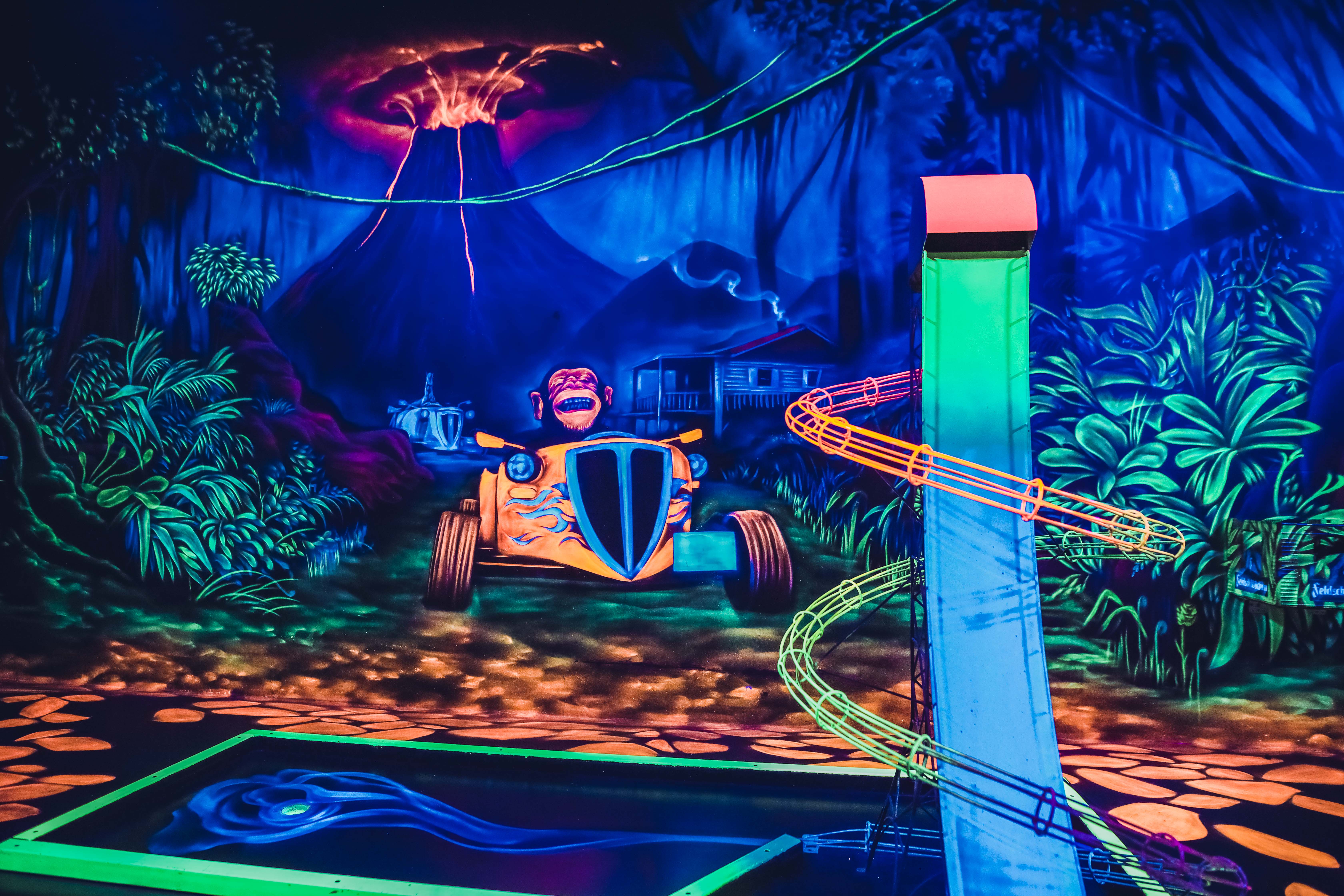 Schwarzlicht 3D Minigolf in Dresden - BLACKLUXX® – Bild 3