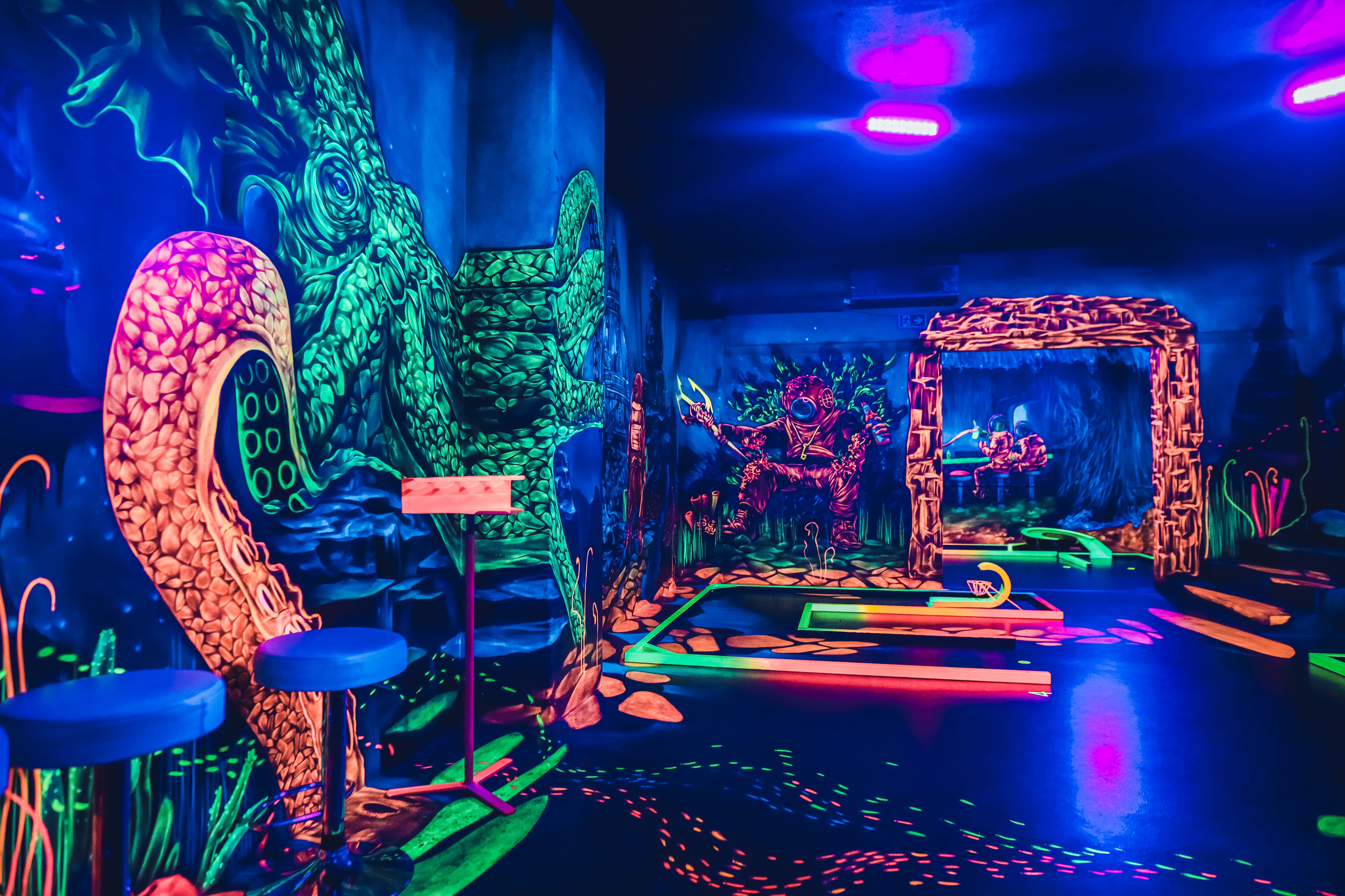 Schwarzlicht 3D Minigolf in Dresden - BLACKLUXX® – Bild 4