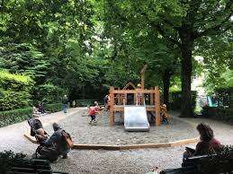 Une aire de jeux avec toboggan et balançoires à Mon Repos – Bild 2