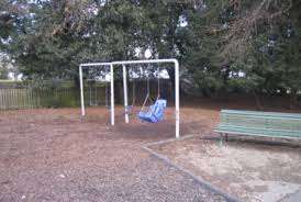 Une aire de jeux avec toboggan et balançoires à Mon Repos – Bild 6