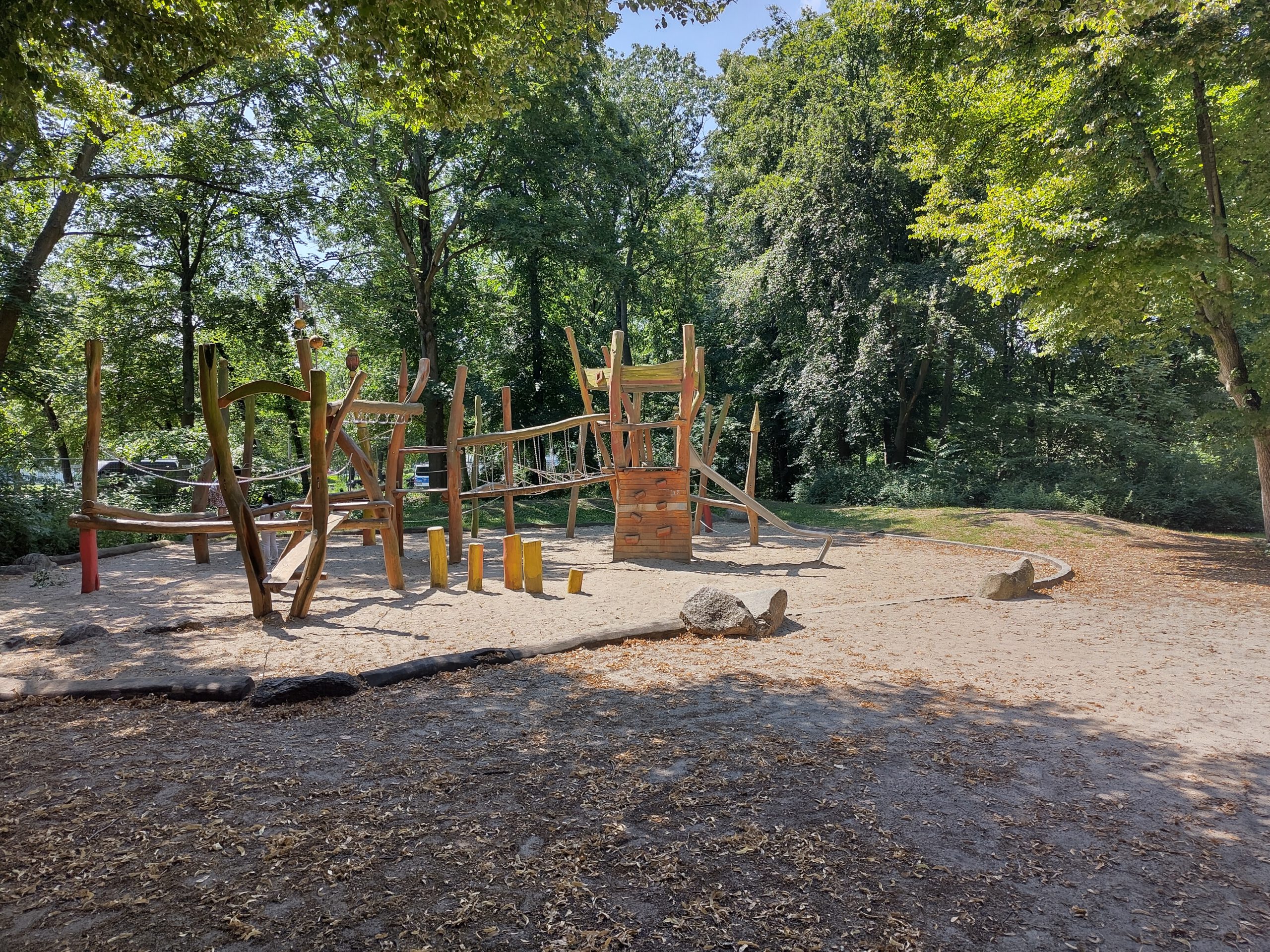 Kinderspielplatz an der Luiseninsel – Bild 1