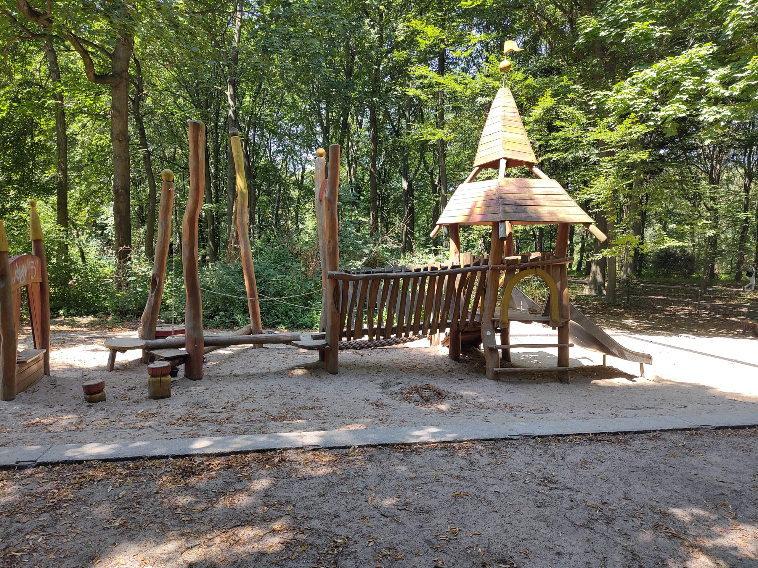Kinderspielplatz an der Luiseninsel – Bild 2