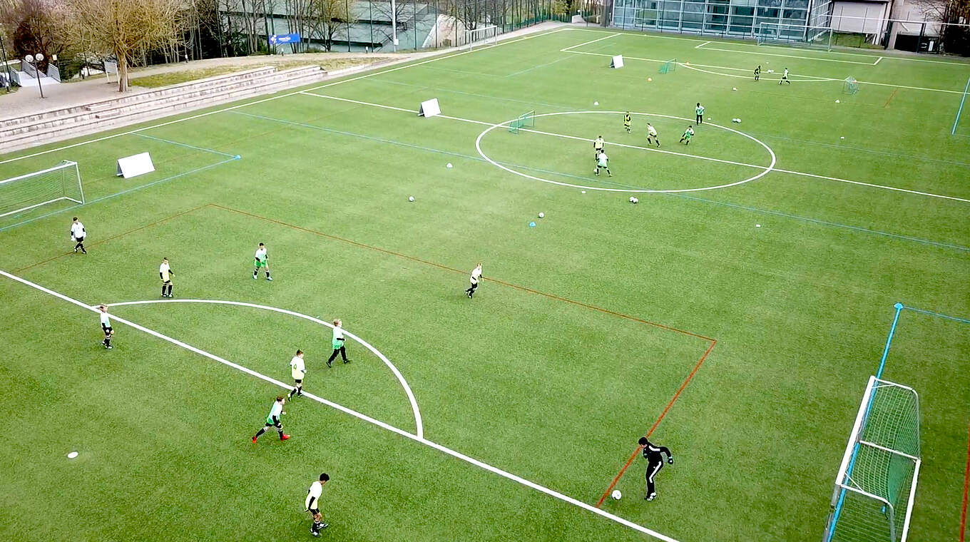 Bolz-/Fußballplatz – Bild 1