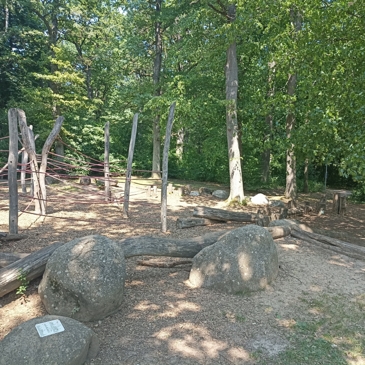 Spielplatz bei den Römergräbern – Bild 2