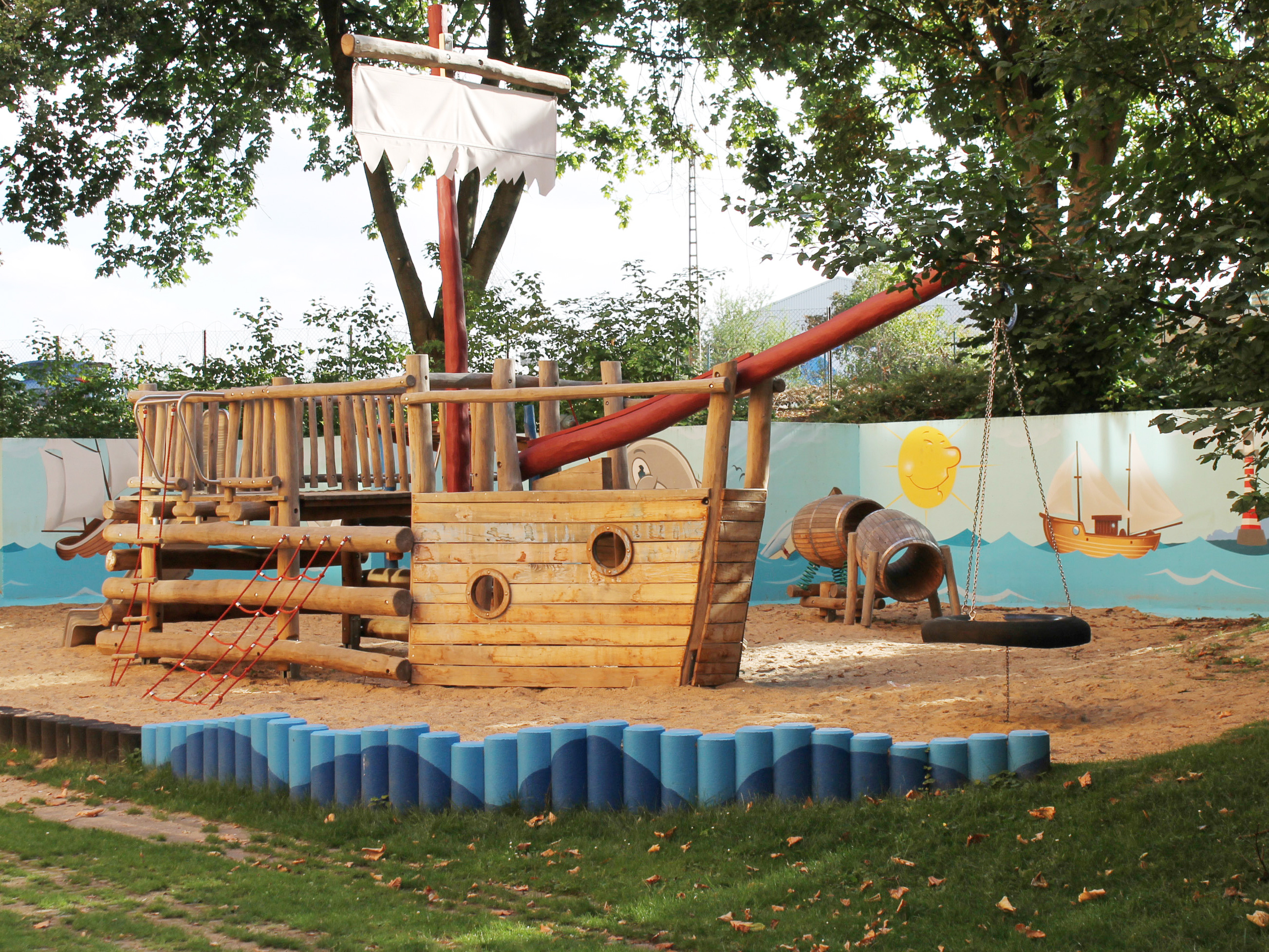 Spielplatz – Bild 1