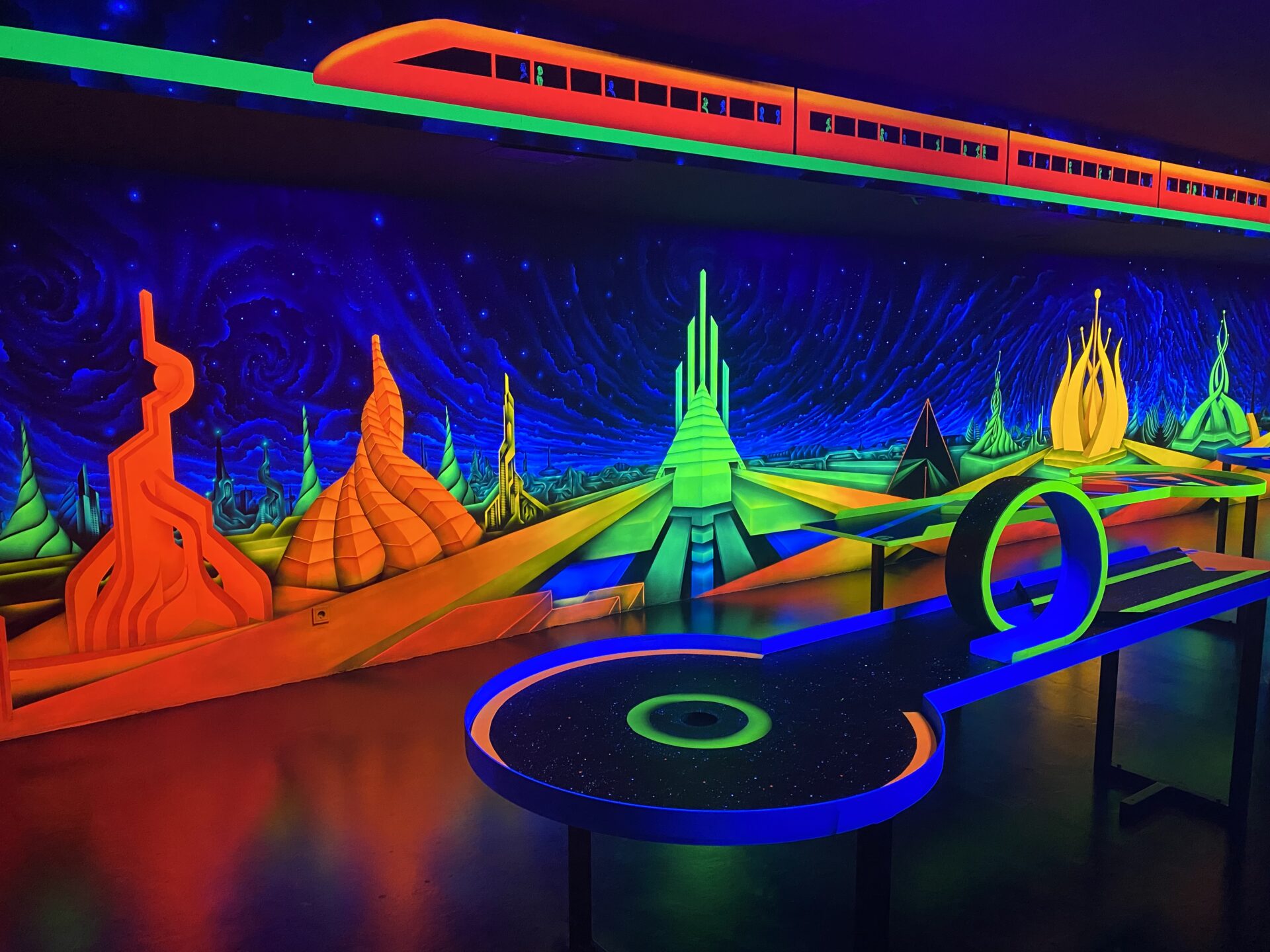 3D Schwarzlicht Pit-Pat Minigolf - Golffieber Bonn-Mitte – Bild 3