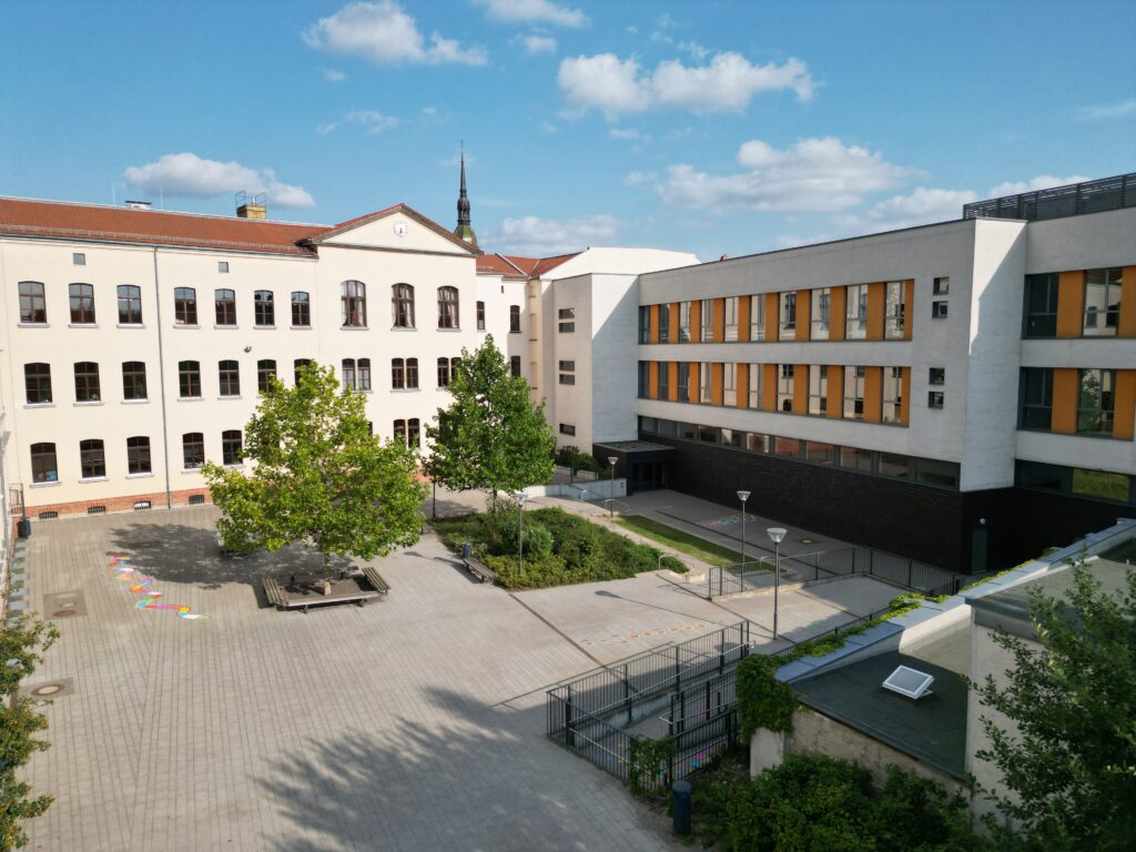 Schulhof Adolf-Diesterweg-Schule – Bild 2