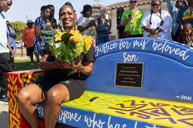 #Dominicstrong Memorial Bench/Playground – Bild 3