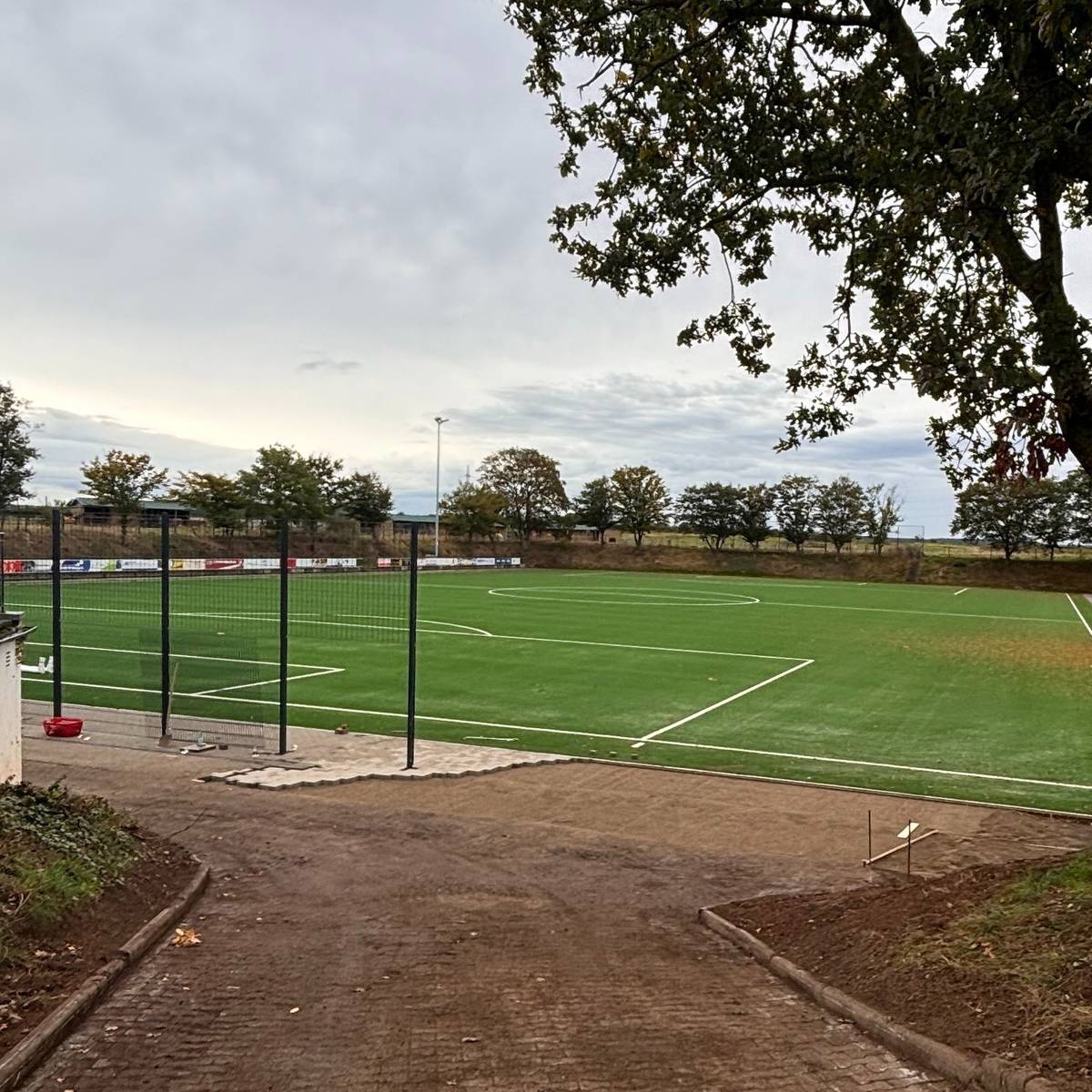 Kleiner Fußballplatz – Bild 2