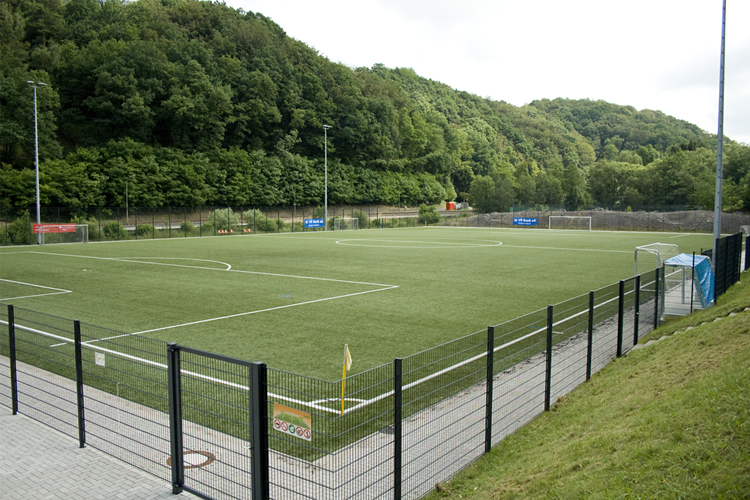 Kleiner Fußballplatz – Bild 4