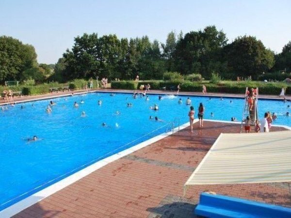 Cafeteria im Hallenfreibad – Bild 2