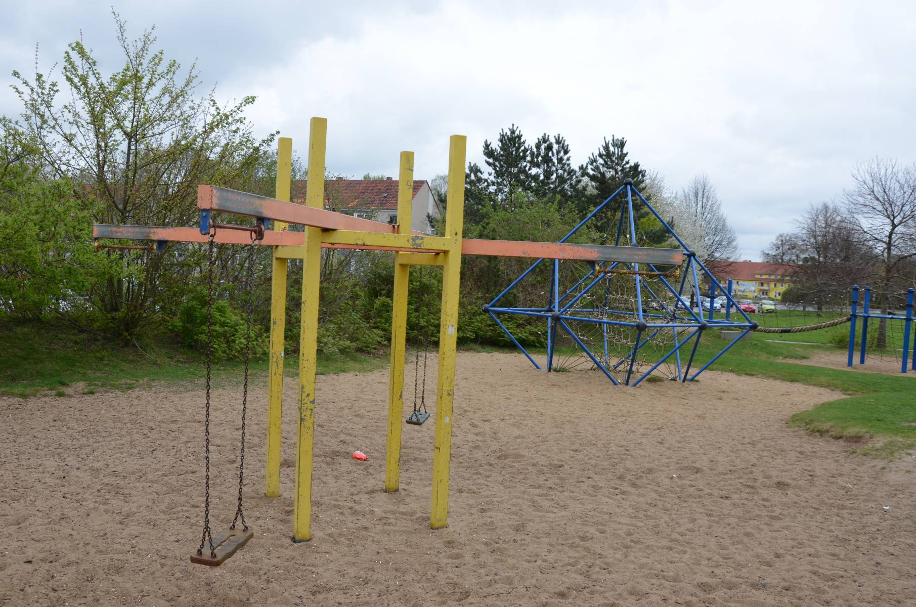 Spielplatz am Rathaus – Bild 2