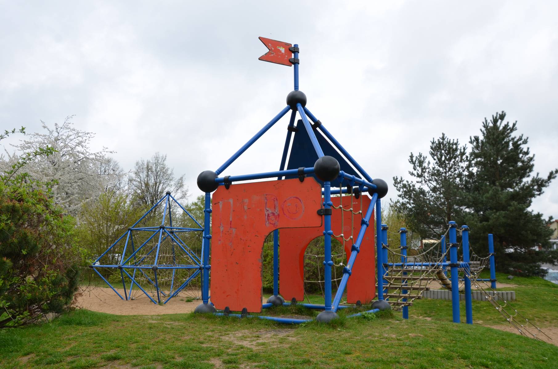 Spielplatz am Rathaus – Bild 4