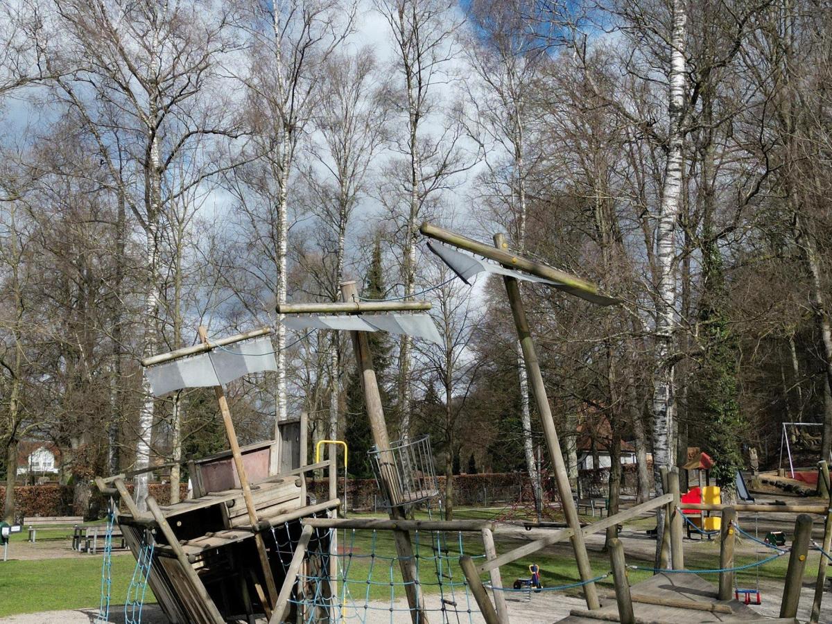 Spielplatz am Weiher – Bild 2