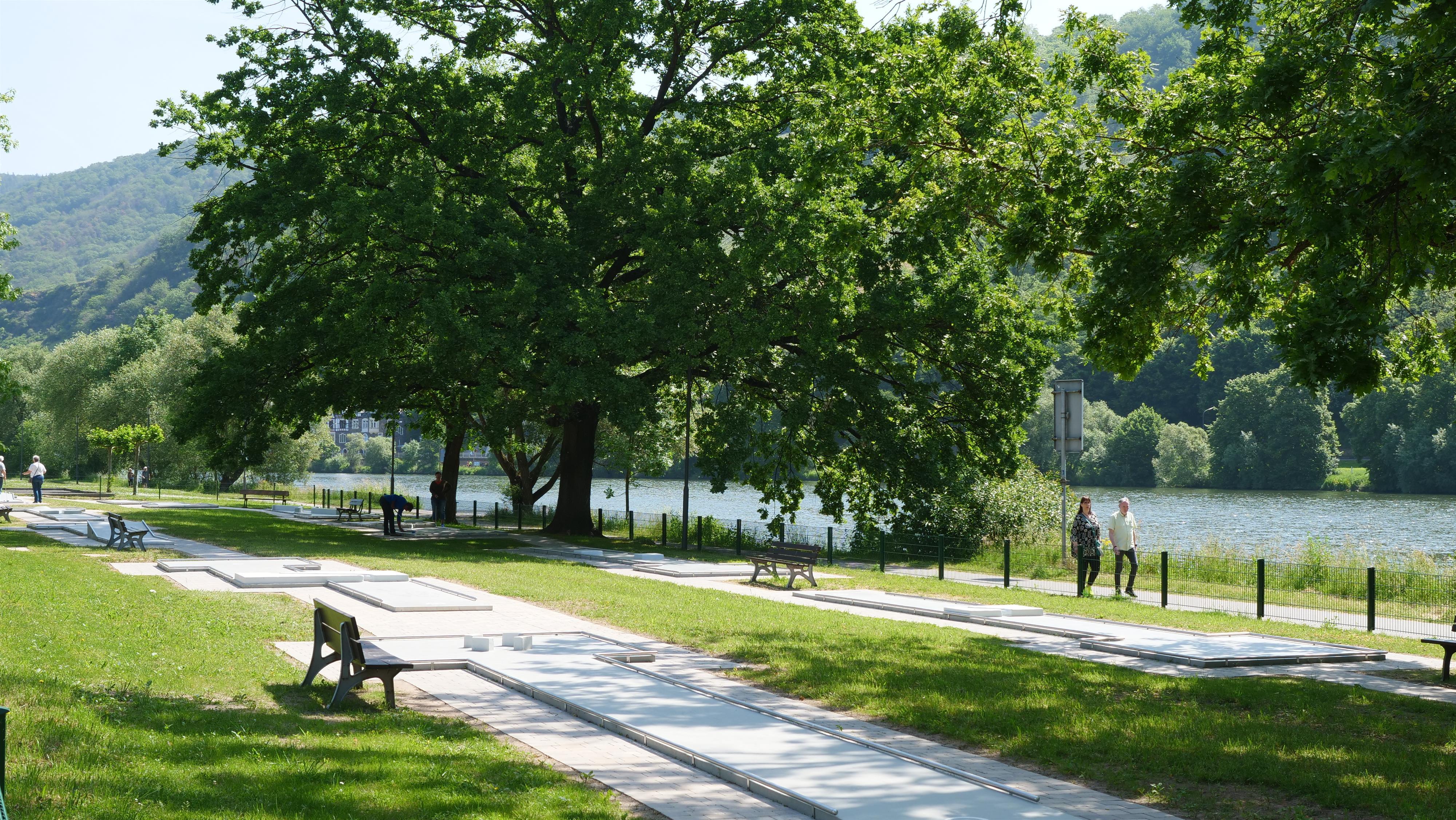 hauthnah. moselstrand - Kleingolfanlage – Bild 1