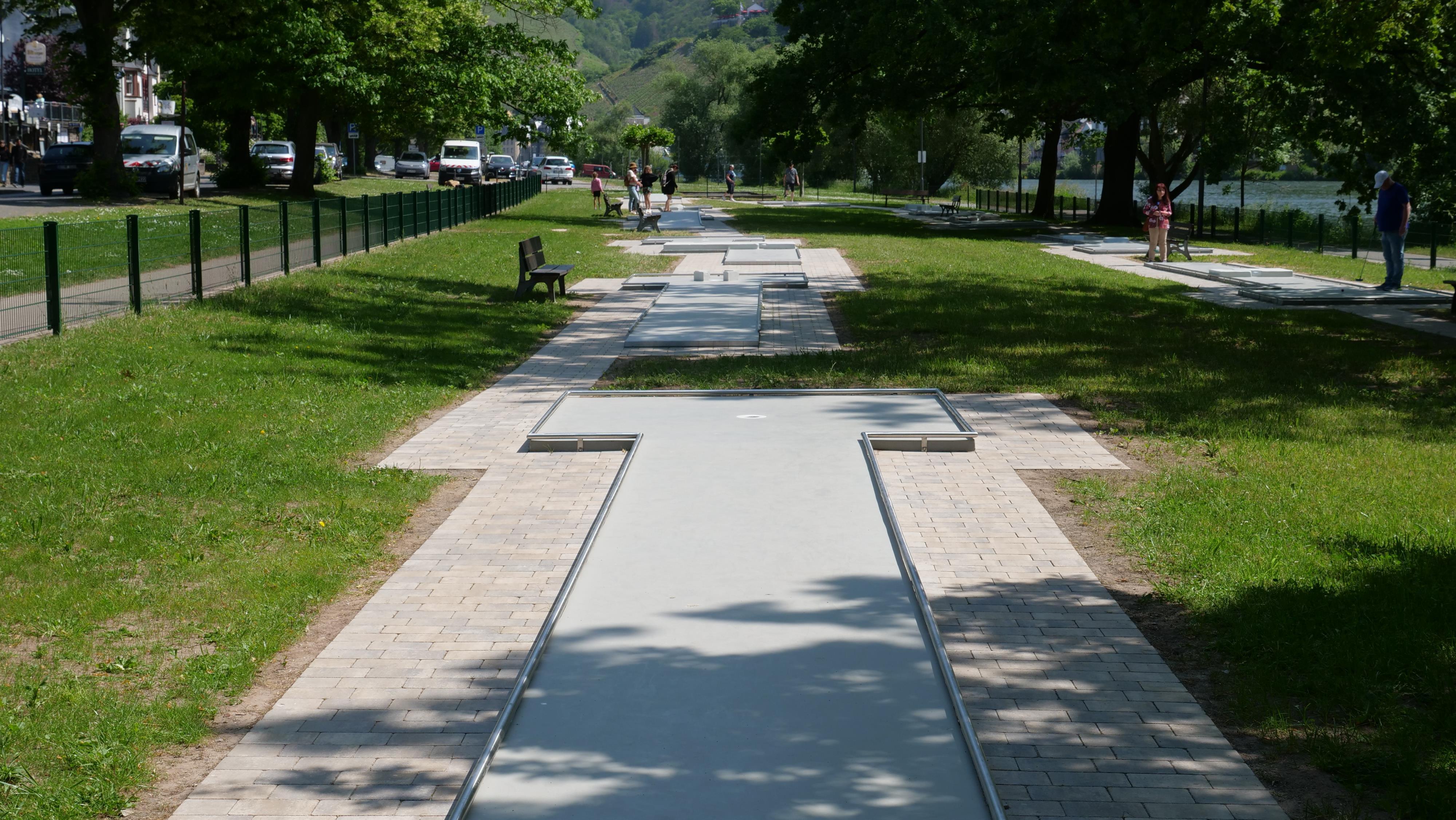 hauthnah. moselstrand - Kleingolfanlage – Bild 2