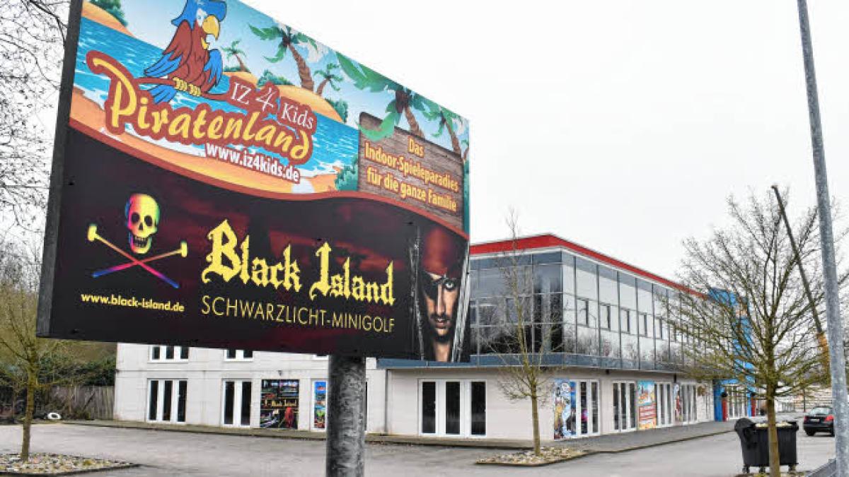 Black Island - Schwarzlicht-Minigolf Itzehoe – Bild 5