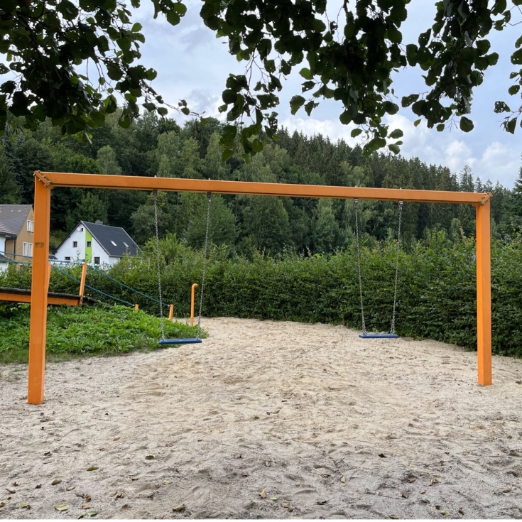 Spielplatz im Park – Bild 3