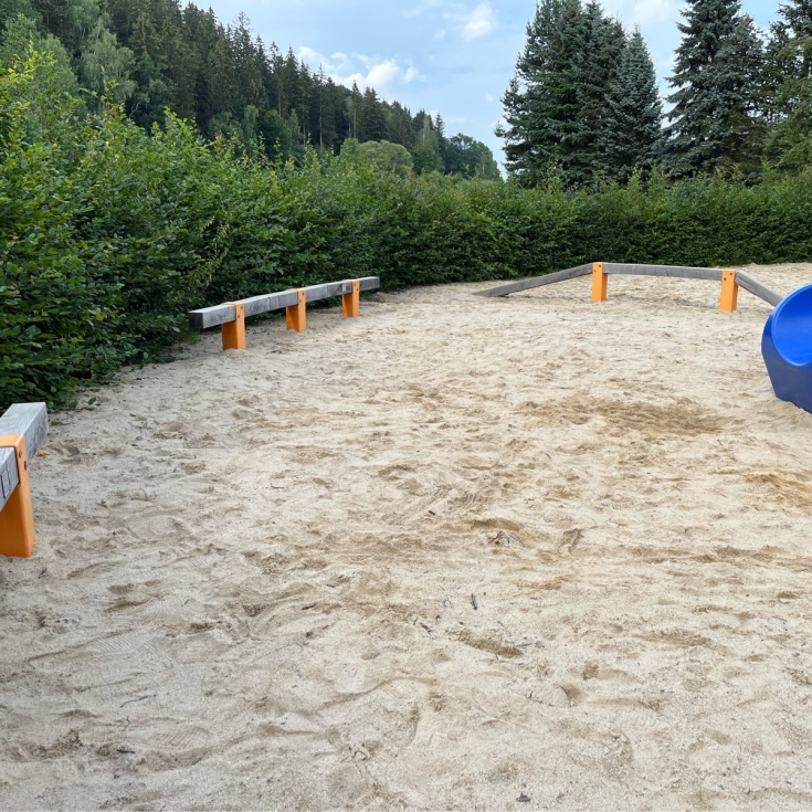 Spielplatz im Park – Bild 6