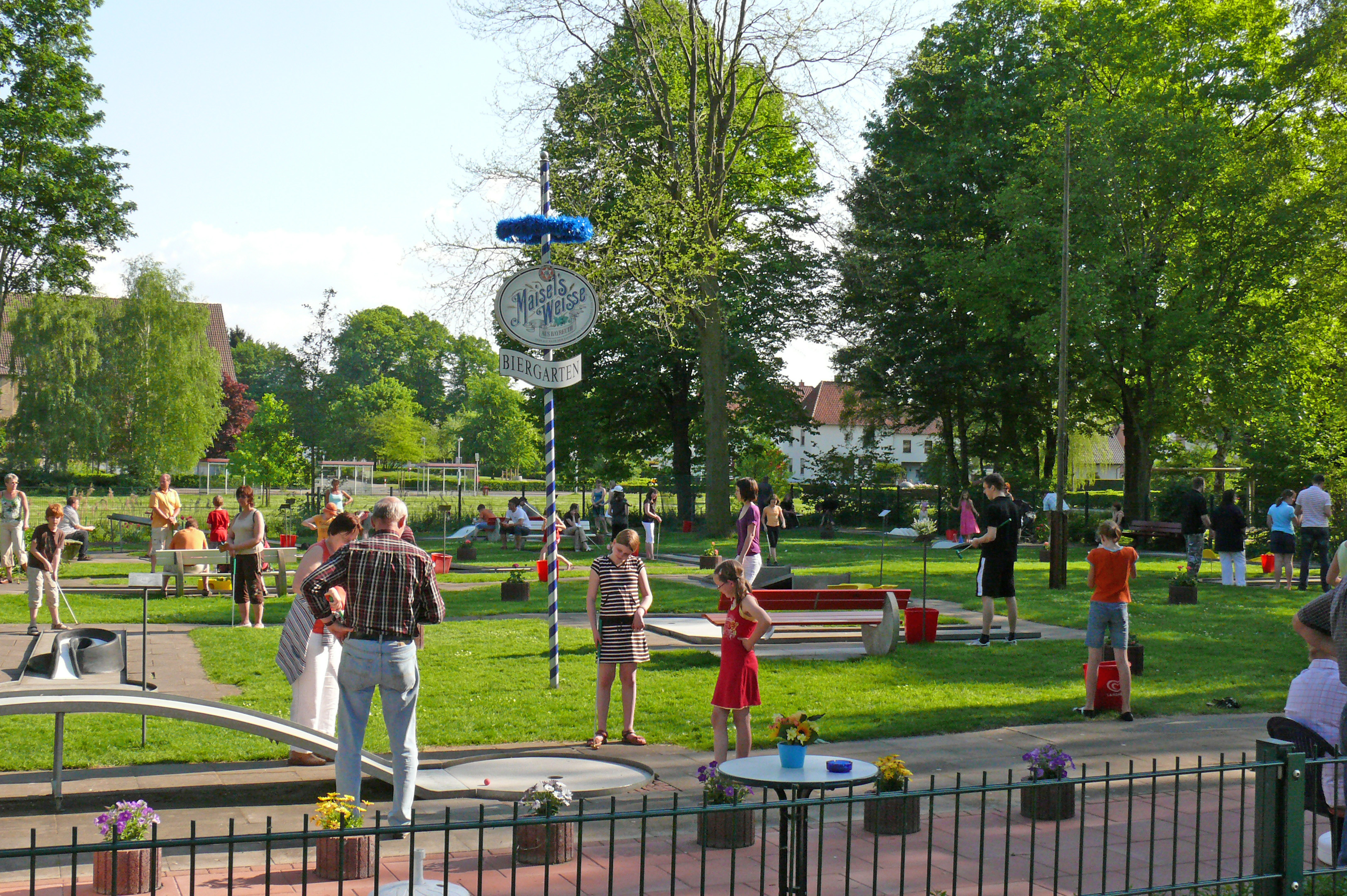Minigolfplatz und Biergarten Nienhauser Park – Bild 2