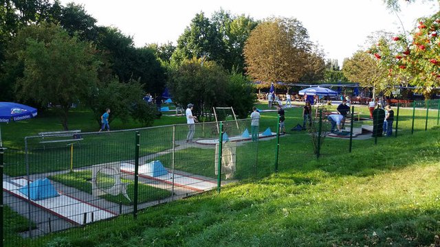 Minigolfplatz und Biergarten Nienhauser Park – Bild 5