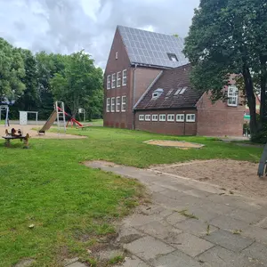 Spielplatz – Bild 1