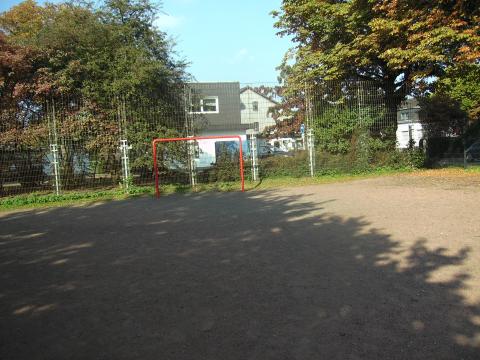 Spiel- und Bolzplatz Anne-Frank-Platz – Bild 1
