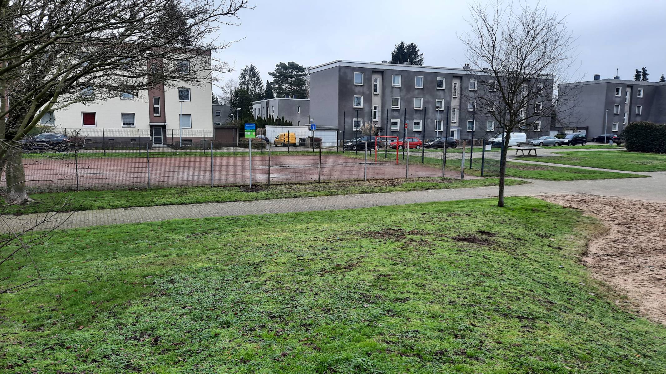 Spiel- und Bolzplatz Anne-Frank-Platz – Bild 3