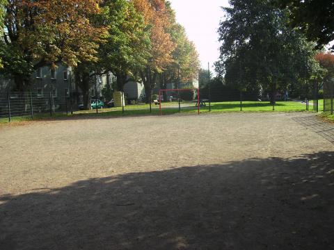 Spiel- und Bolzplatz Anne-Frank-Platz – Bild 4