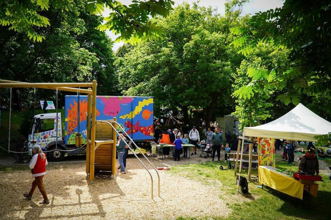 Spielplatz – Bild 1