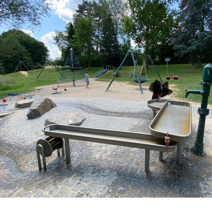 Kneipp- und Barfußweg mit Spielplatz – Bild 2