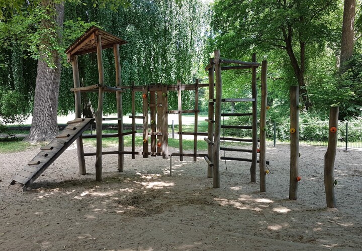 Großer Spielplatz – Bild 1