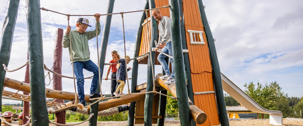 Spiel- und Erlebnisplatz (Thema Holz) – Bild 2