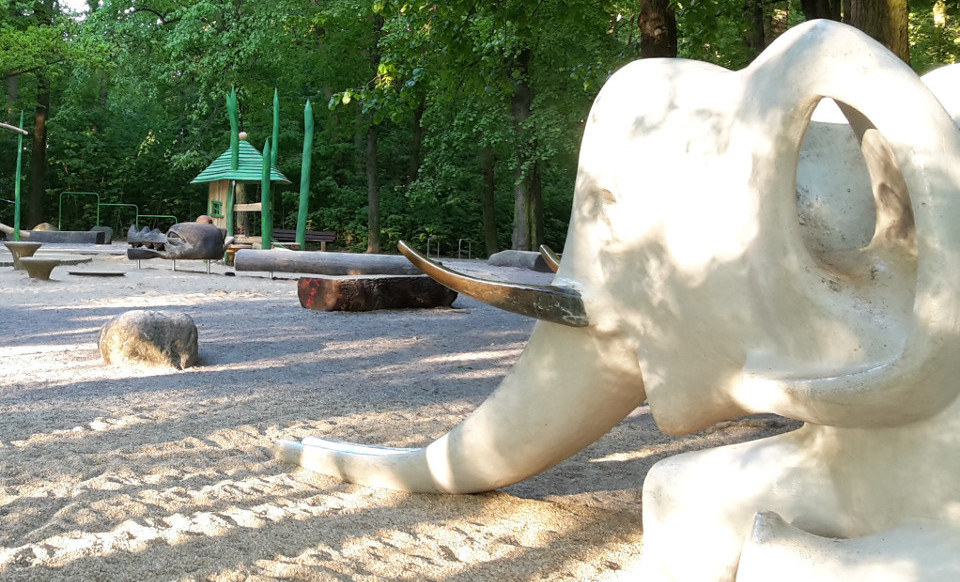 Spielplatz "Louise-Otto-Peters-Platz" – Bild 1