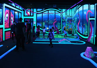 3D Schwarzlicht-Minigolf Berlin – Bild 3