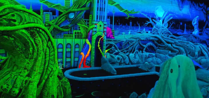 3D Schwarzlicht-Minigolf Berlin – Bild 4
