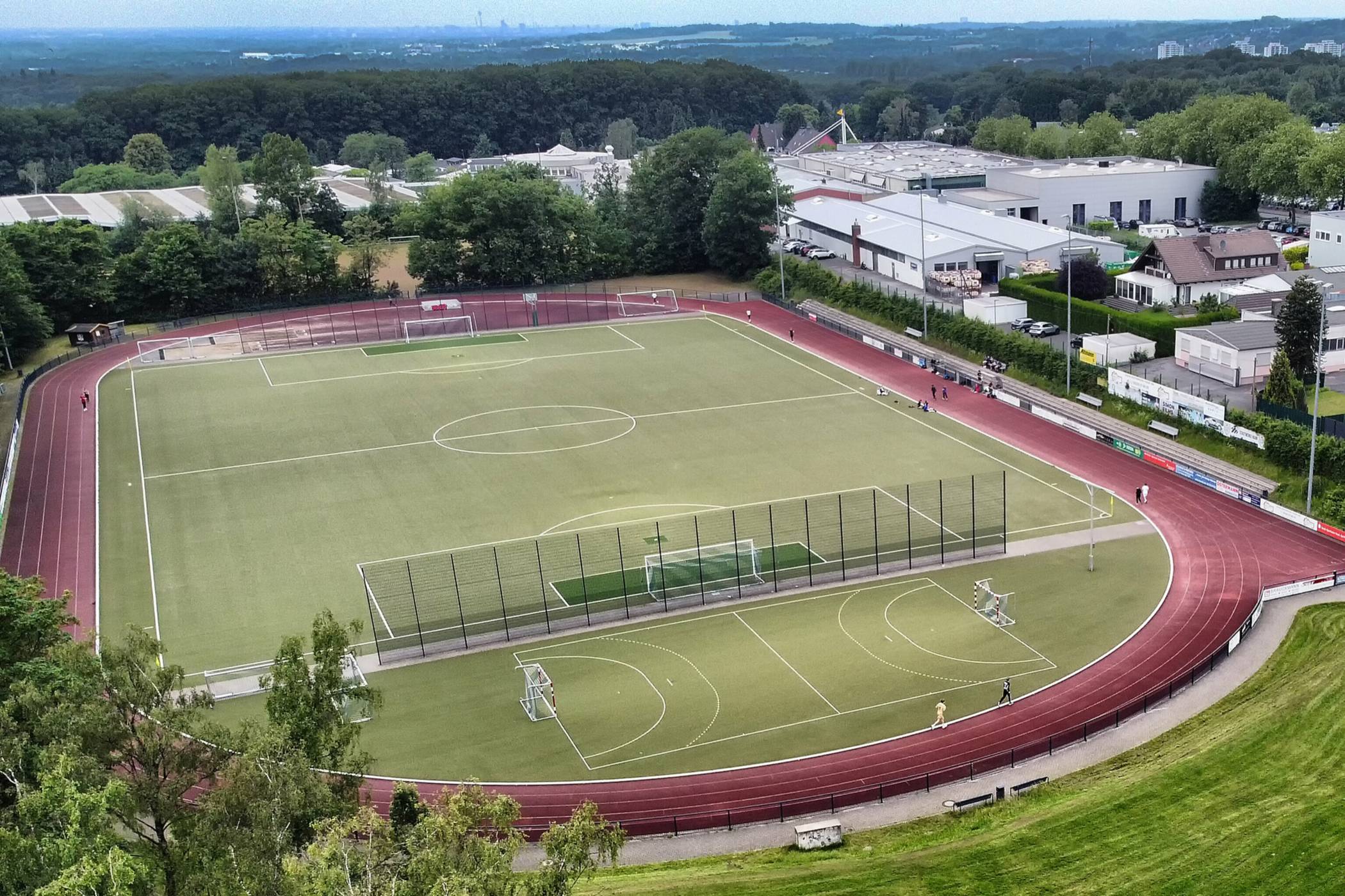 Haan Nachbarsberg Spiel und Sportplatz – Bild 1