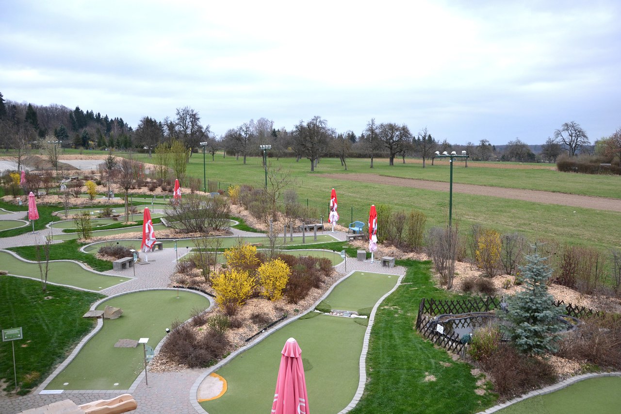 Kraxlalm Biergarten, Minigolf, Spielgolf, Freizeitpark Rutesheim – Bild 2