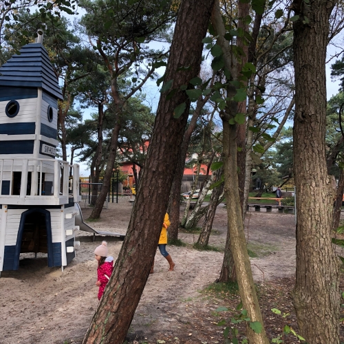 Spielplatz – Bild 1