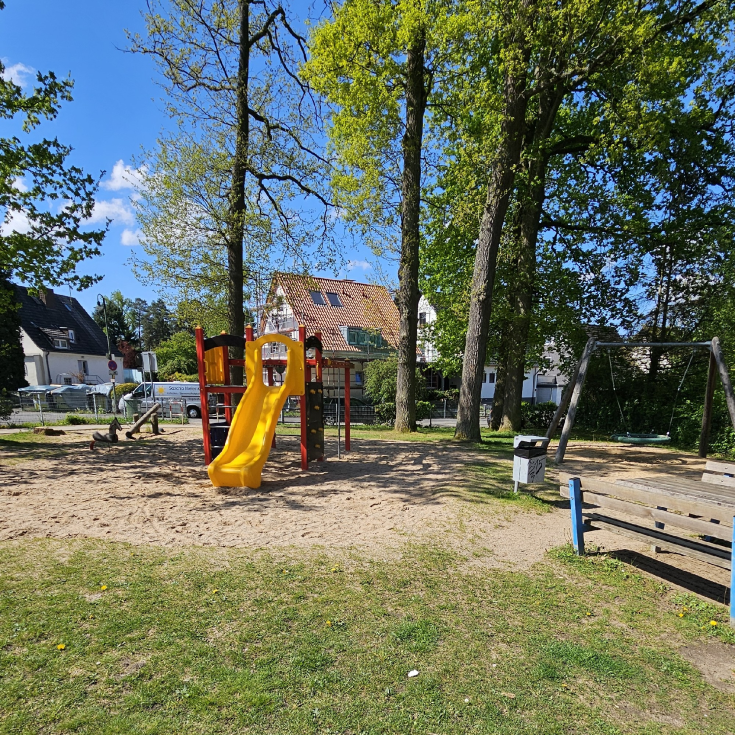 Spielplatz – Bild 1