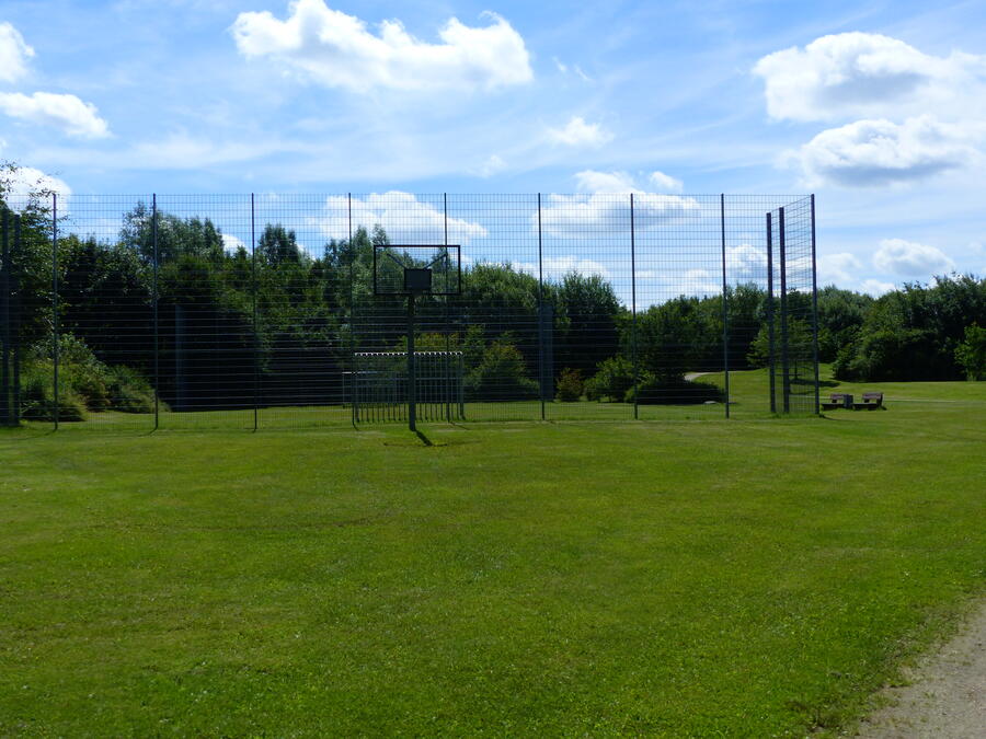 Bolzplatz und Seilbahn – Bild 2