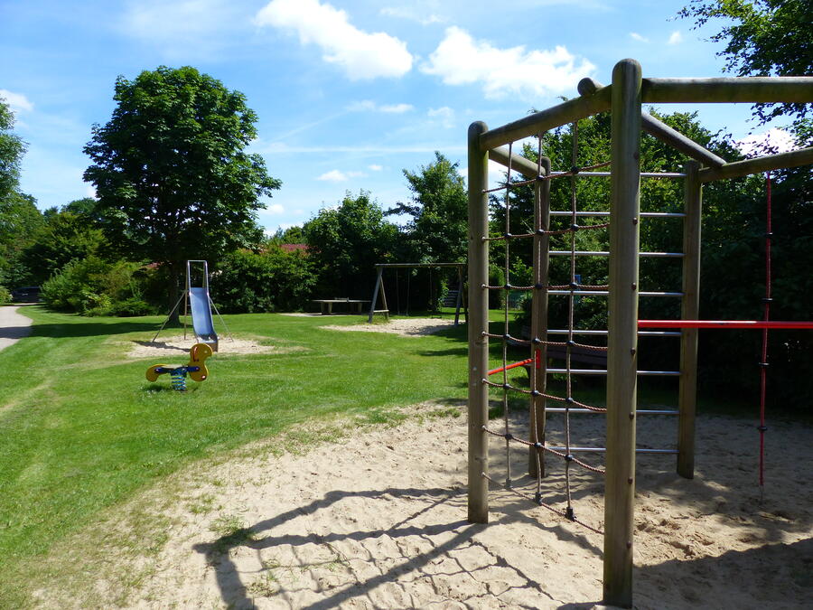 Bolzplatz und Seilbahn – Bild 3