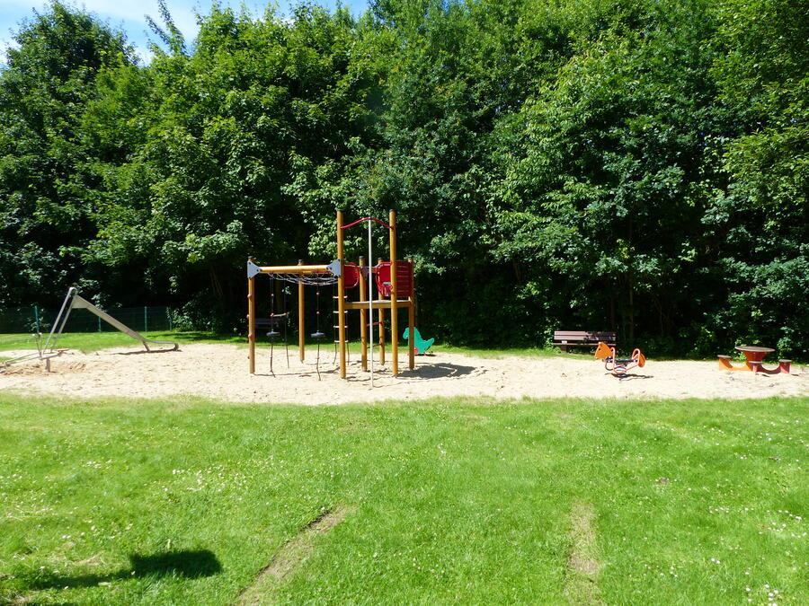 Bolzplatz und Seilbahn – Bild 5