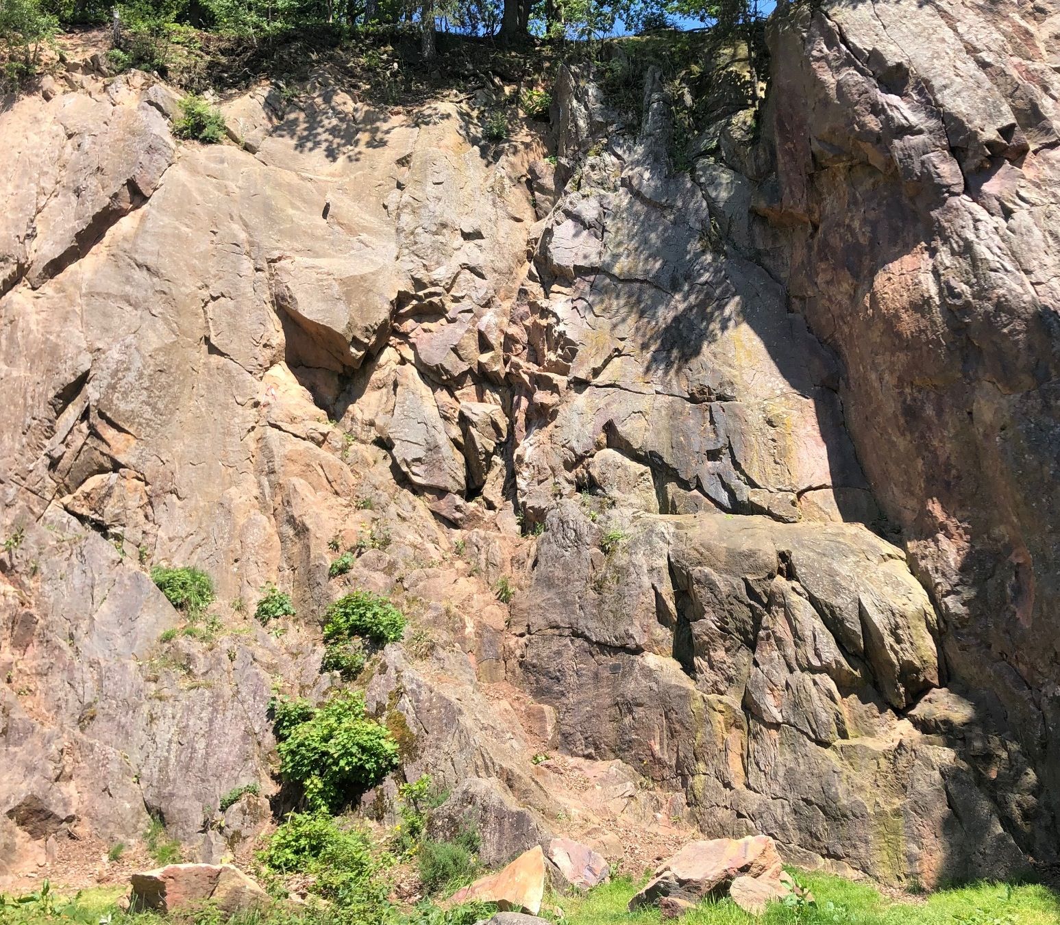 Kletterwand Aue-Wingeshausen – Bild 1