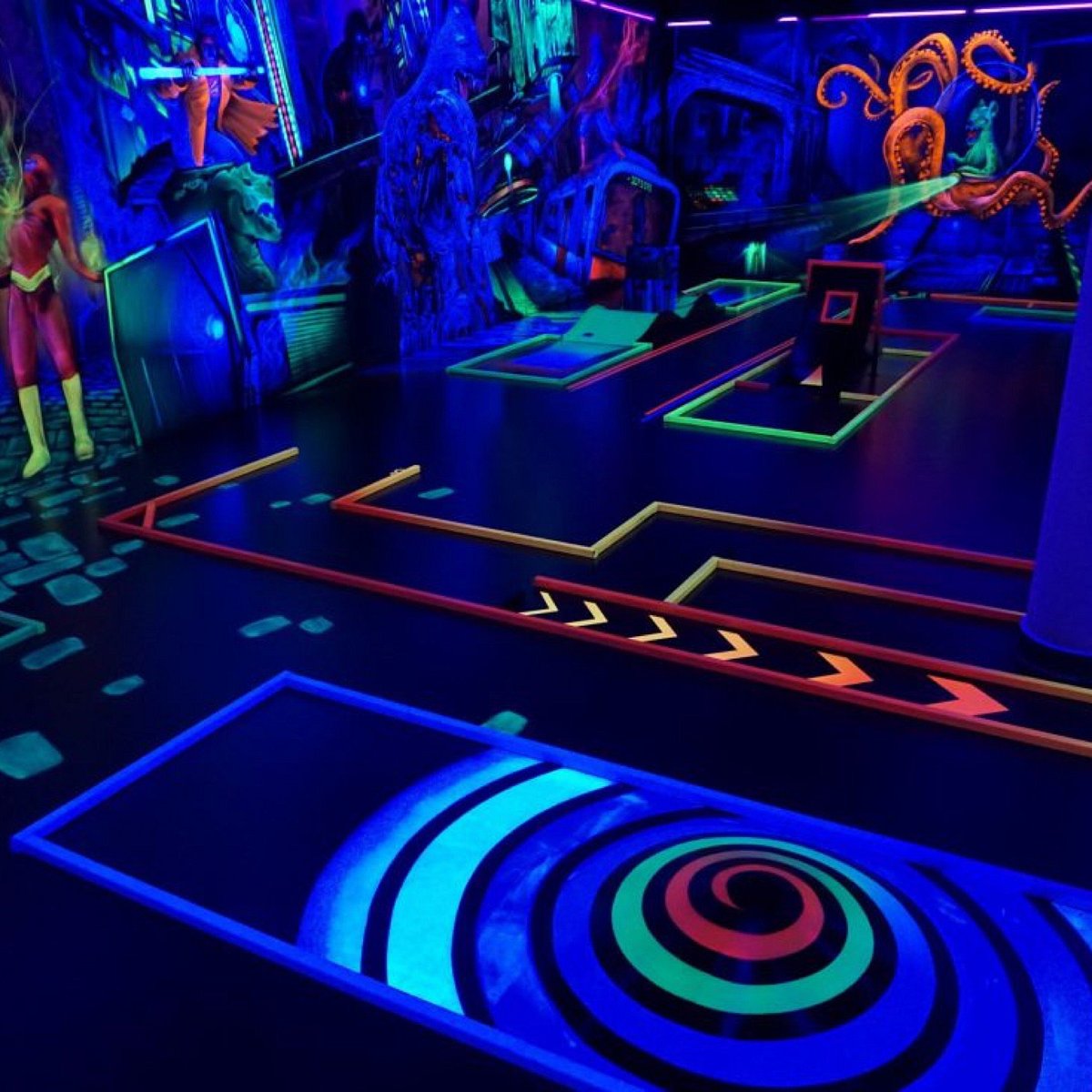 3D Schwarzlicht Minigolf Bensheim – Bild 1