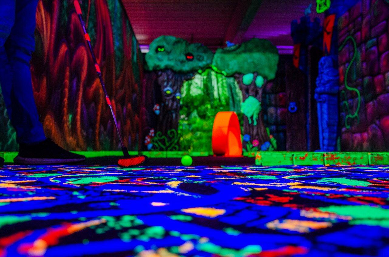 3D Schwarzlicht Minigolf Bensheim – Bild 4