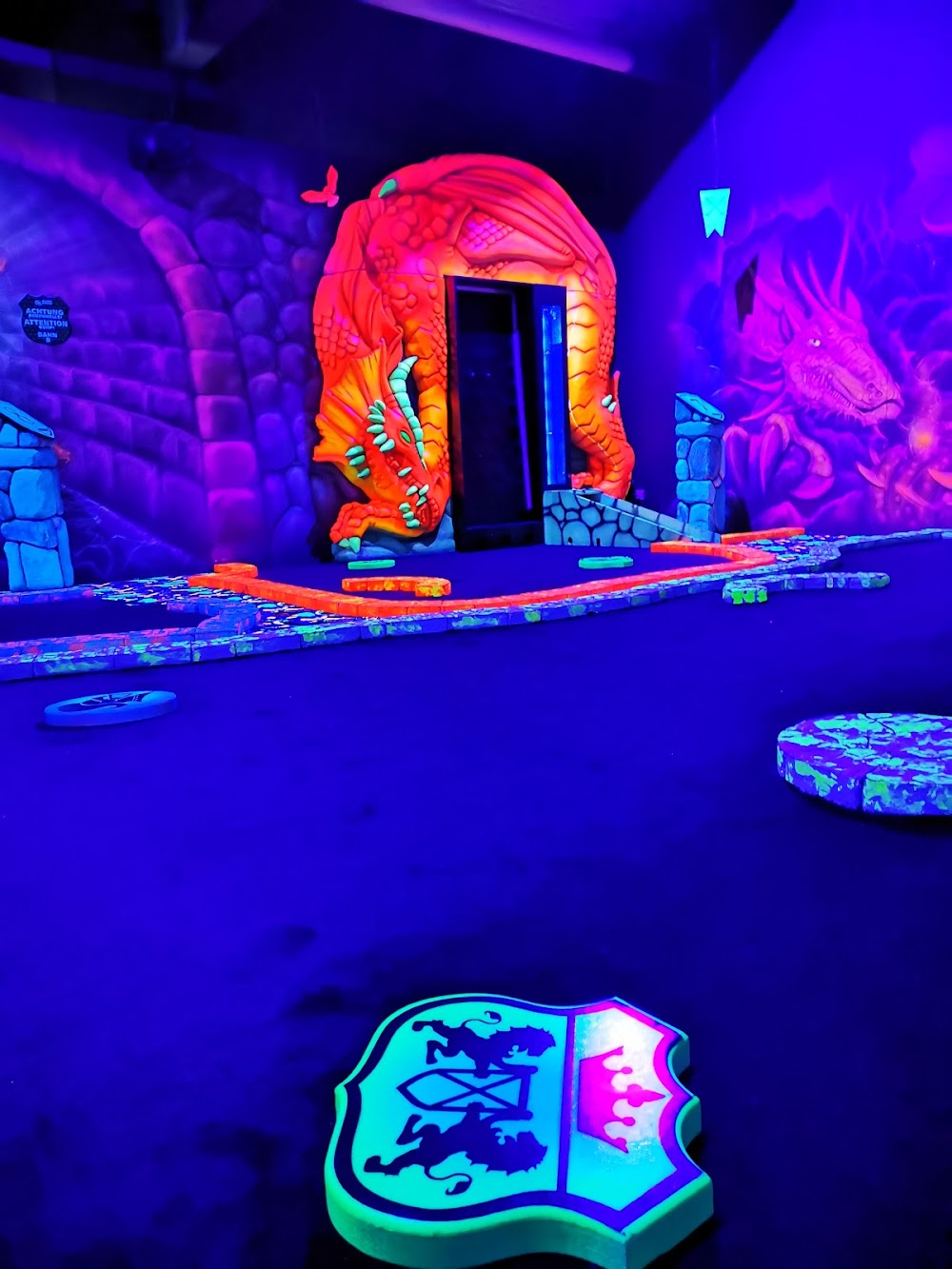 3D Schwarzlicht Minigolf Bensheim – Bild 5